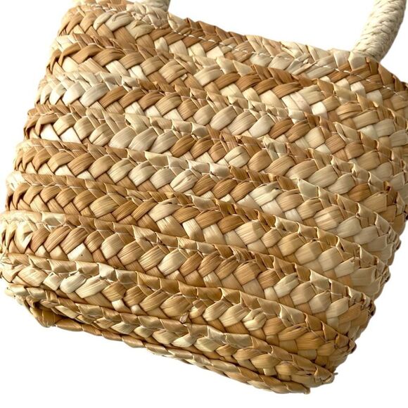 NWT Stylish Tan Woven Mini Tote Bag - Picture 4 of 9